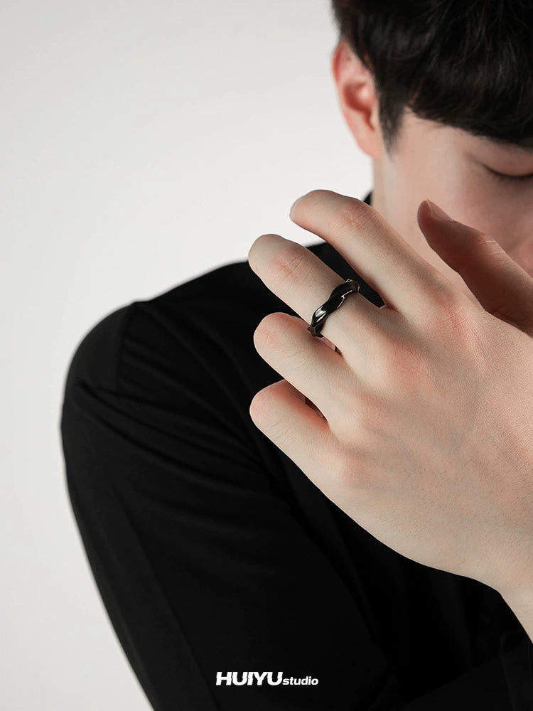 Mobius Black Men's Closed Mouth Normcore Style Ring